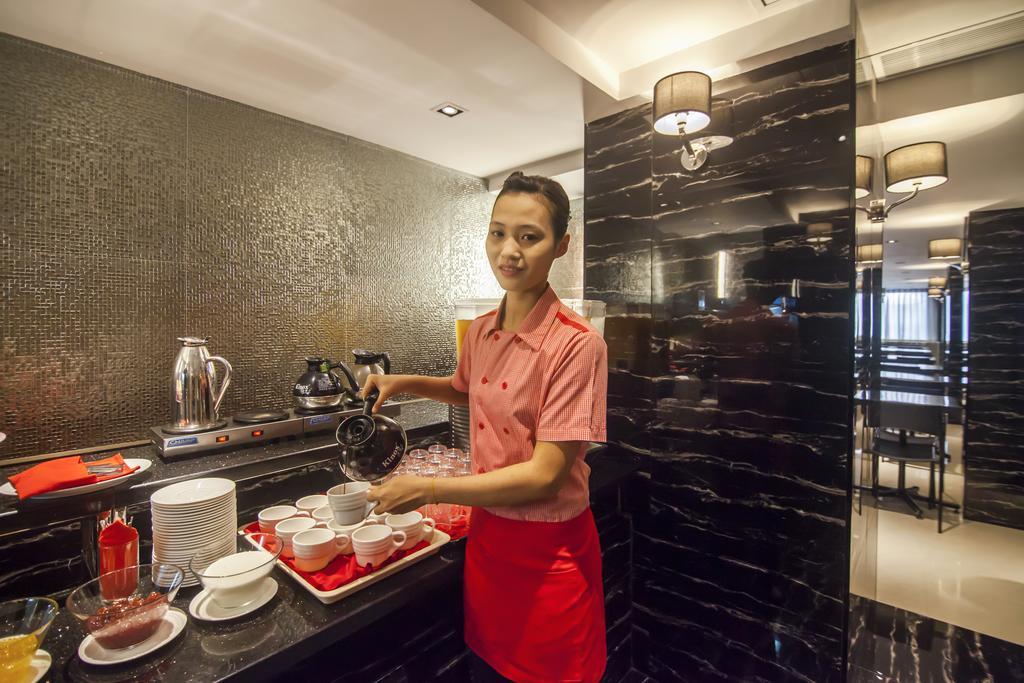 First House Hotel Бангкок Экстерьер фото